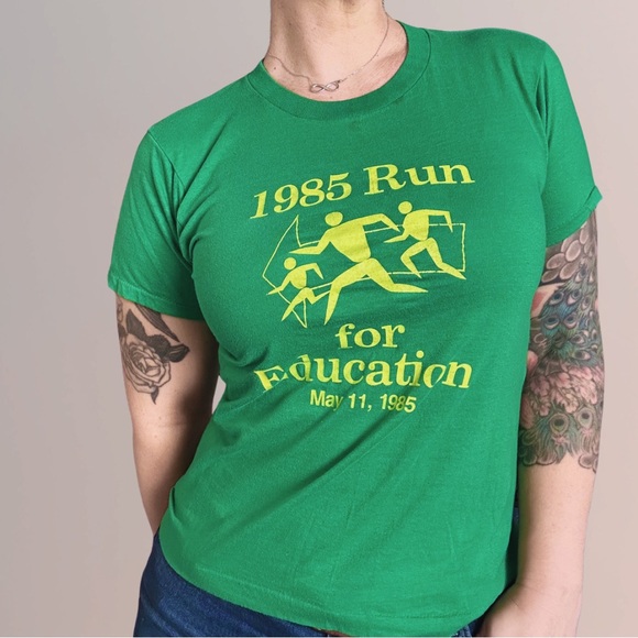 Vintage 80s Run for Education Souvenir Graphic Tee - Picture 1 of 6